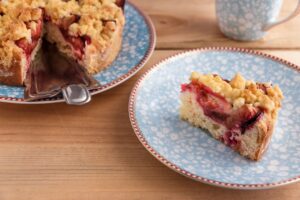 Mehr über den Artikel erfahren Streuselkuchen mit Zwetschgen: Ein Herbstlicher Genuss